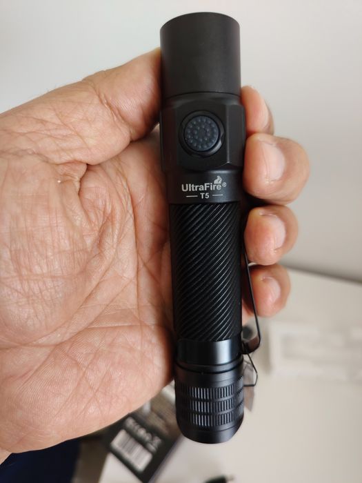 "UltraFire T5 – Pequena, Ultraleve e Poderosa! Domina a Noite com Luz