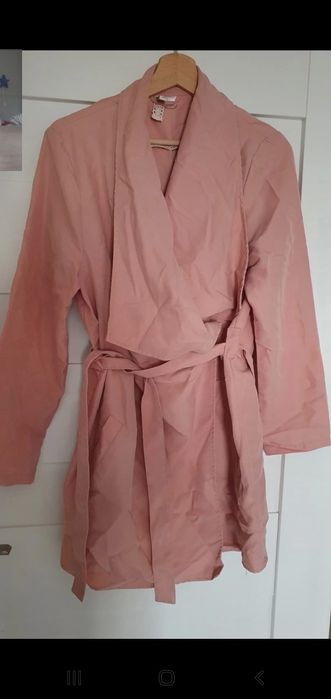 Materiałowy płaszczyk narzutka h&m