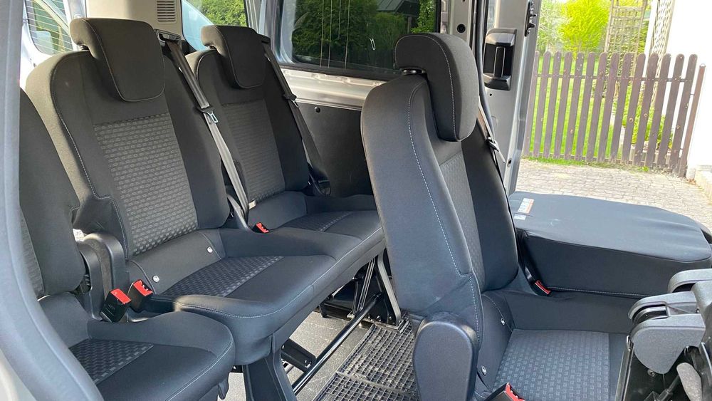 Wynajem BUSA, wynajem busów, automat, 9 os. + BOX Thule XXL