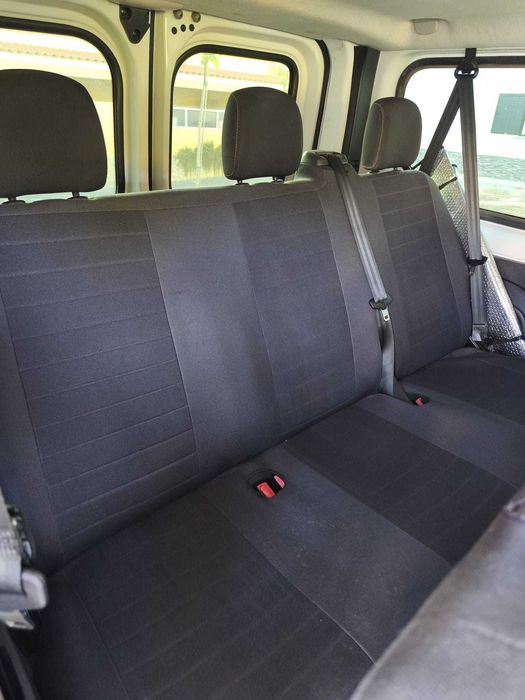 Carrinha Renault Trafic 9 lugares