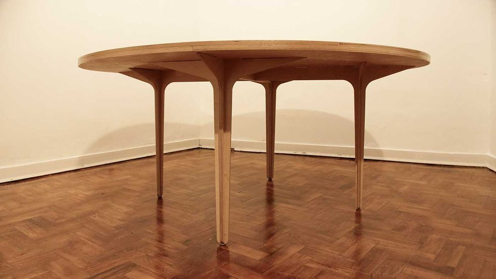 Mesa de jantar de grandes dimensões