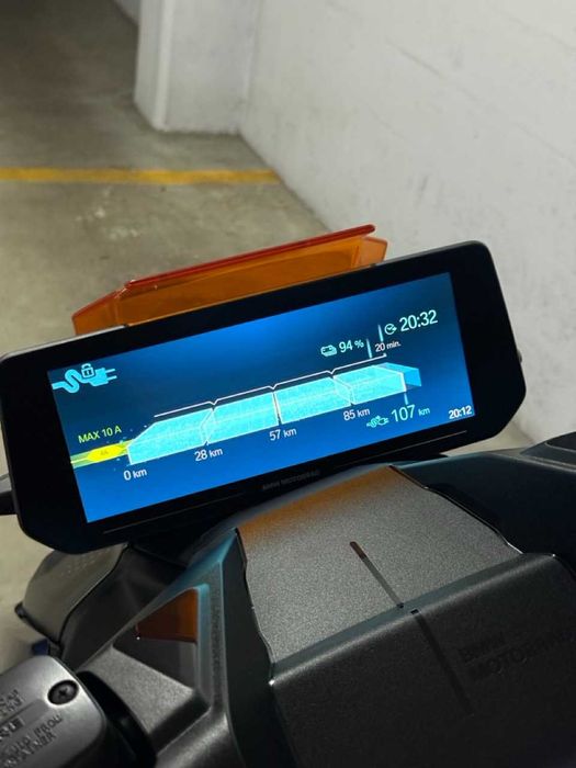 Scooter electrica BMW CE 04 — Apenas 540km