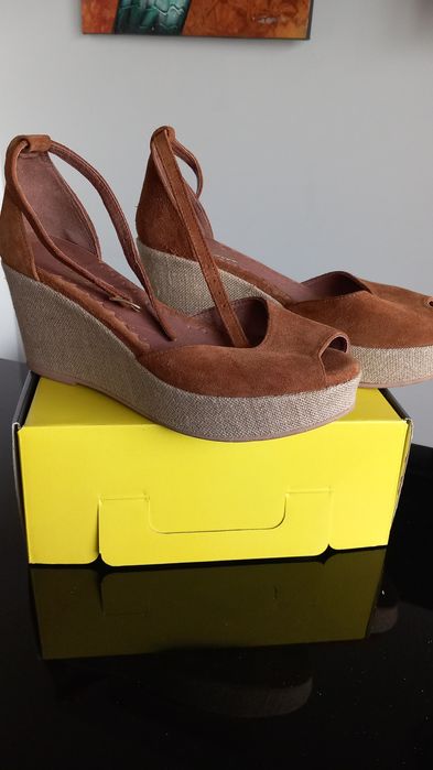 Sandálias Max tamanho 37.