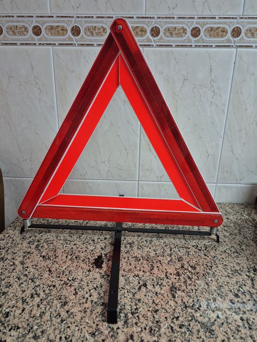 Triângulo de sinalização de acidentes