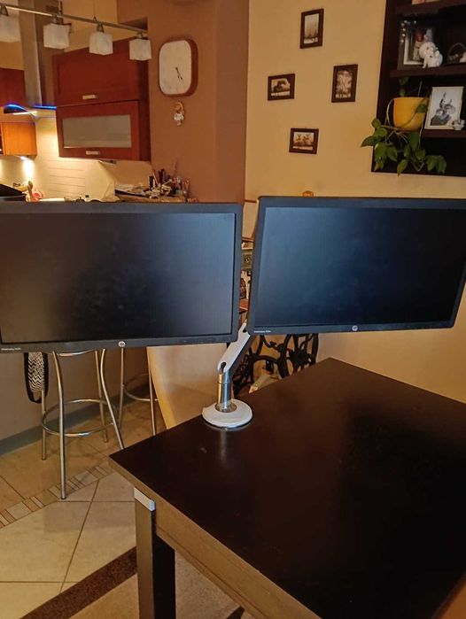Monitory HP z podstawka