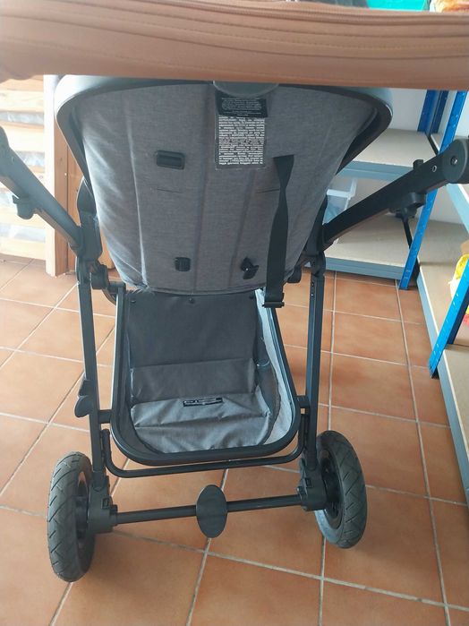 Carrinho de bebe grande em muito bom estado