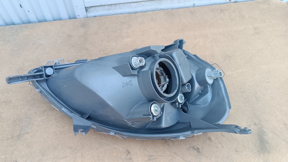 Vendo farol esquerdo de Toyota Yaris ano 1995/2005