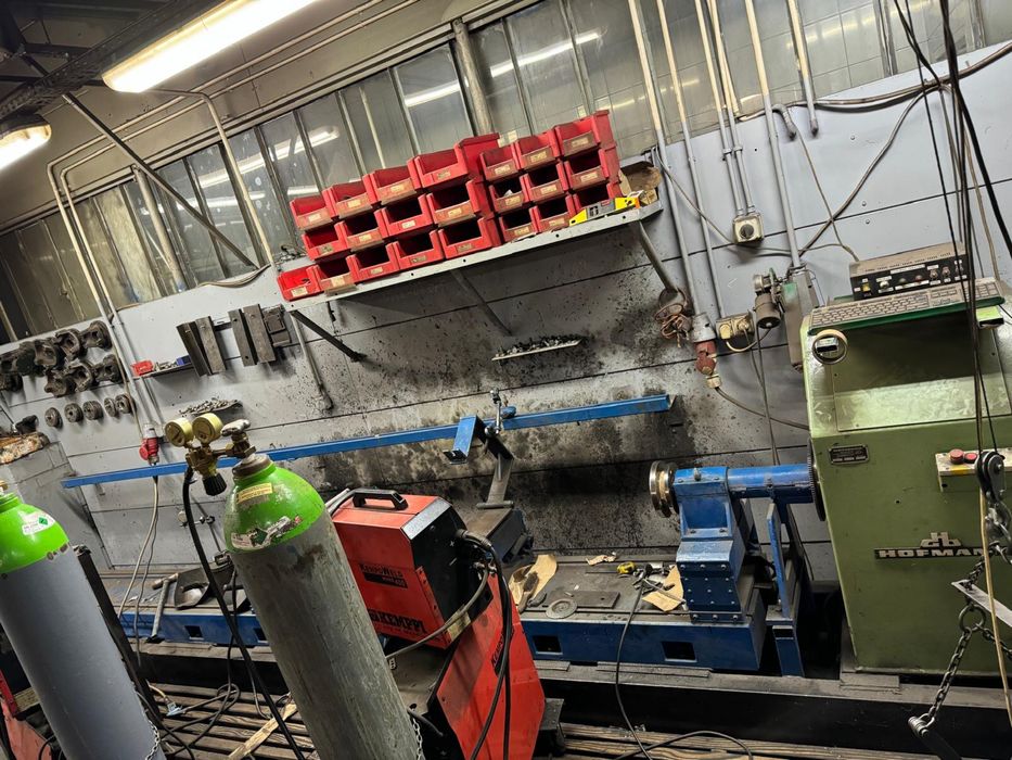 Maszyny warsztatowe wywazarka walów napedowych, tokarki, szlifierka