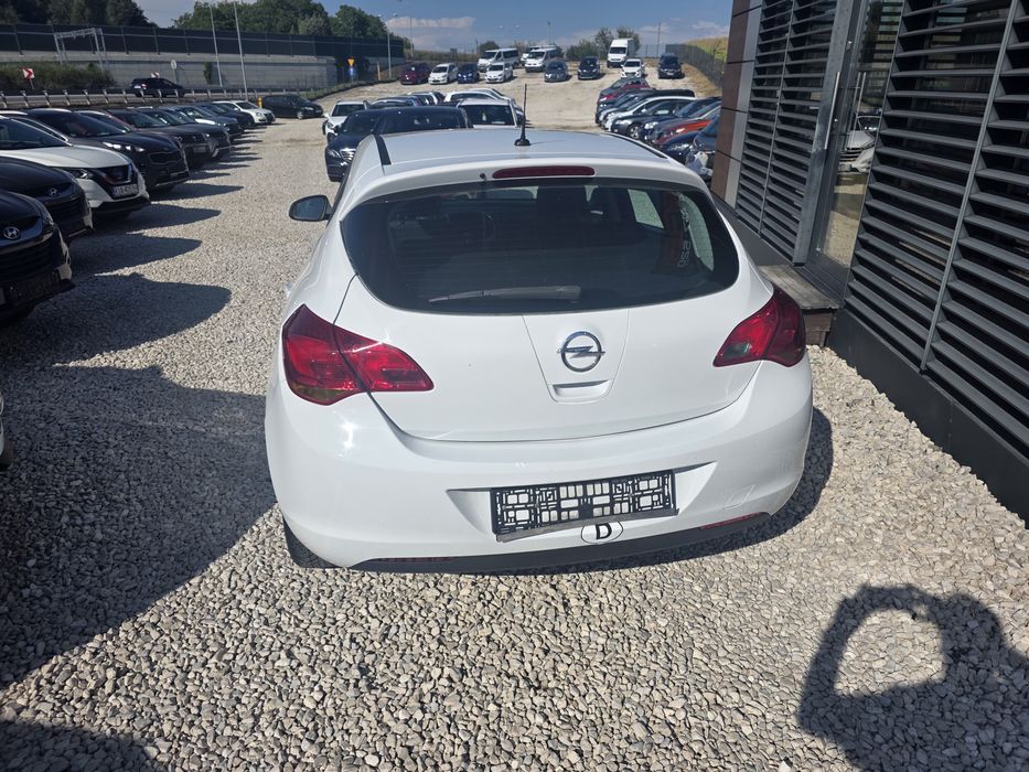 Sprzedam opla astra z silnikem 1.6B 105km