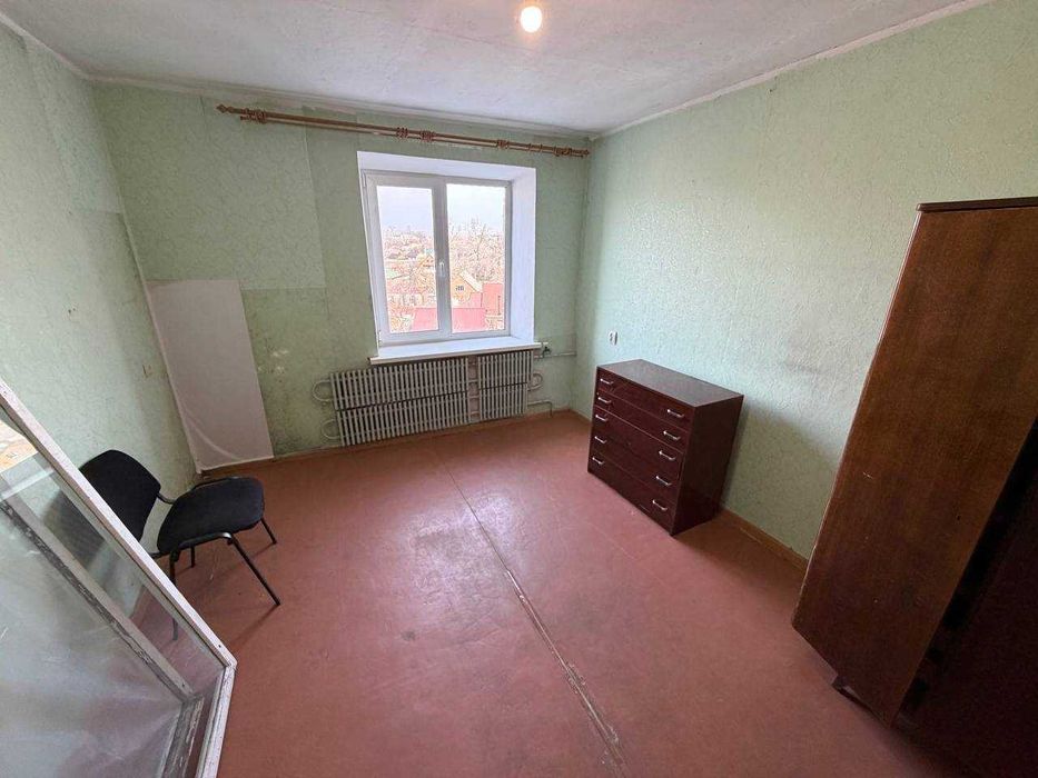 Чотирикімнатна квартира! Роздільне планування, низька ціна!