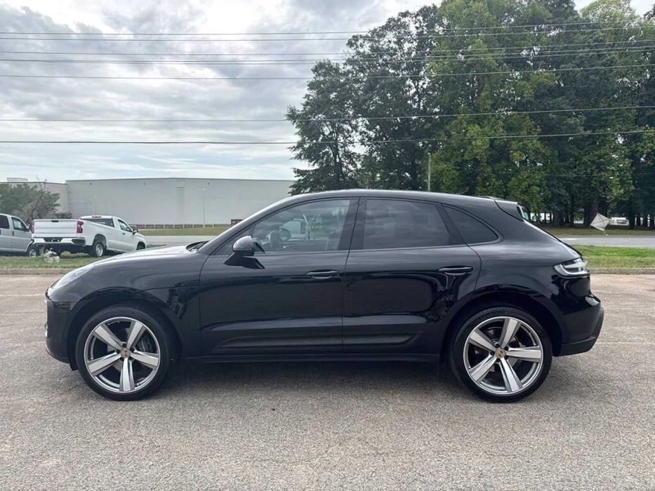 Porsche Macan      2022