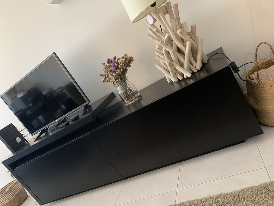 Móvel TV com 2 gavetas grandes