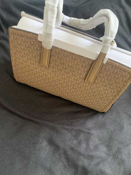 Продам жіночу сумку Michael Kors
