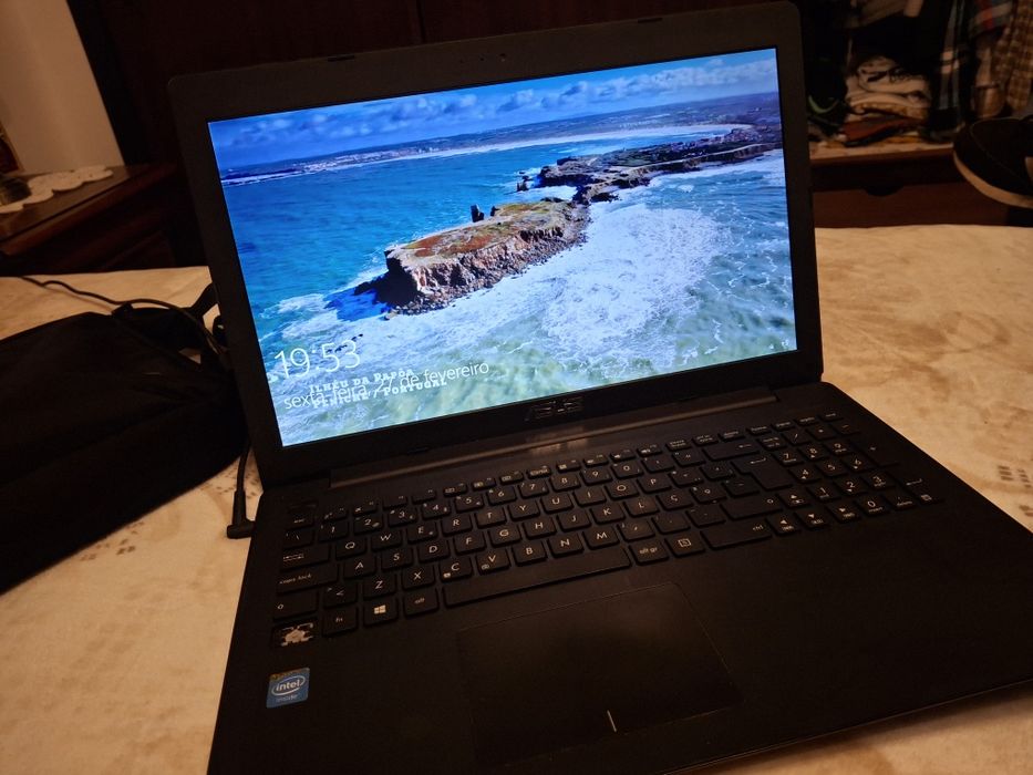 Portátil computador ASUS F553M