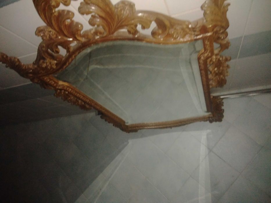 Credência com espelho. Madeira e mármore maciços.