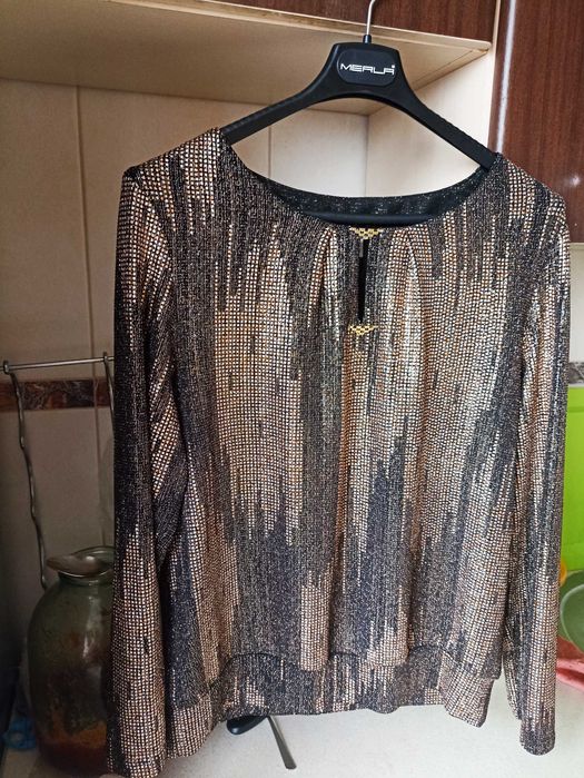 Нарядная новая блуза с золотистым отливом. Розмер 48-50.