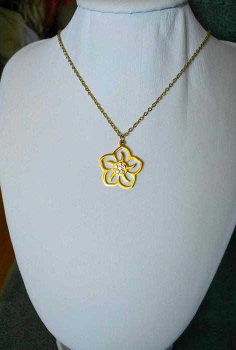Colar Aço Dourado e Flor c/ Cristais NOVO - SALDO
