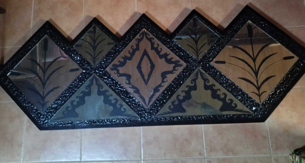 Quadro em gesso com espelhos