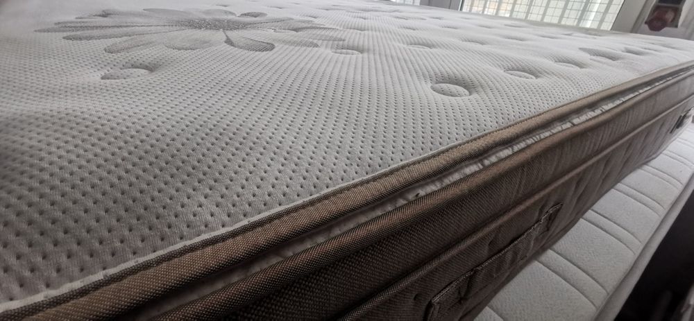 Super gruby materac z nakładką 180x200 x28cm stan idealny