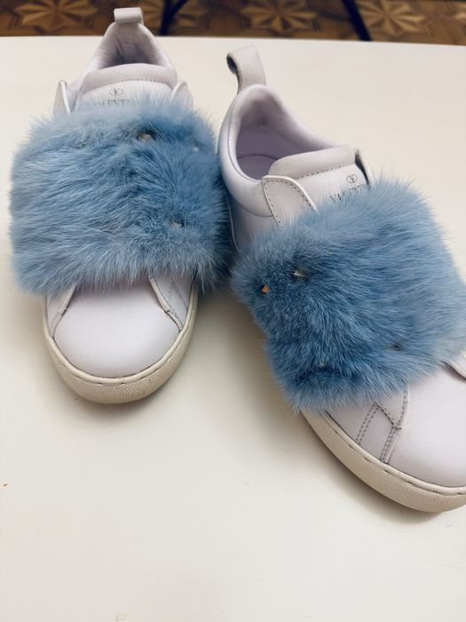 Продам  кроссовки Valentino  кожа и мех норки 39 размер