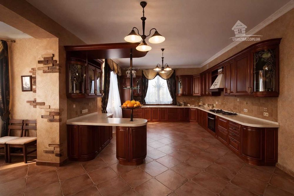 Посуточно.10км от Киева,5 спален,баня,теплый бассейн,бильярд,генератор