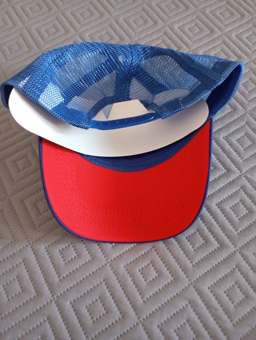 Vendo  dois Bonés  / Novos.