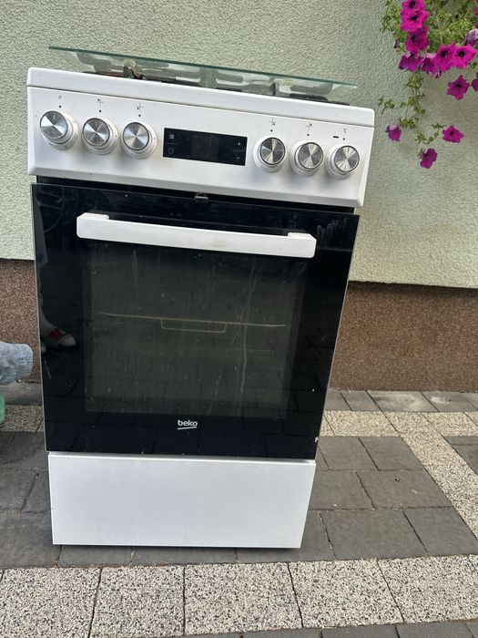 Kuchenka  gazowa z piekarnikiem