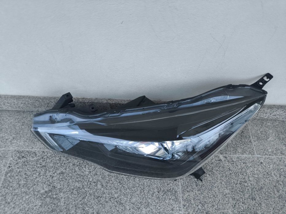 Farol esquerdo Nissan micra k14