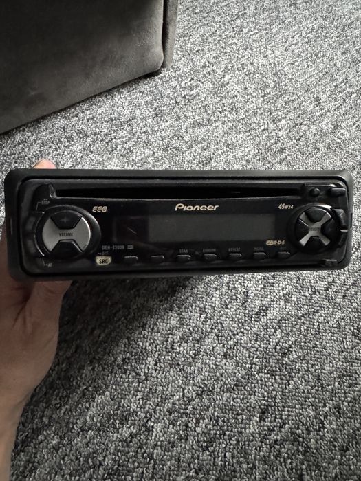 Автомагнітола Pioneer DEH-1300R.