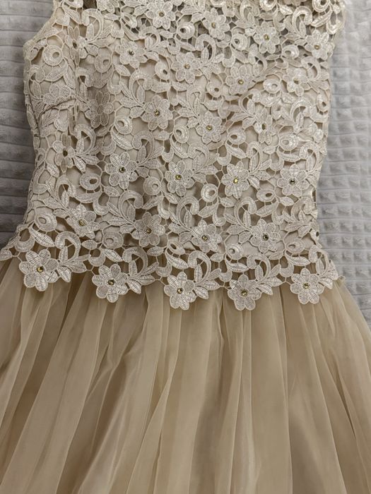 Сукня вечірня бежевого кольору