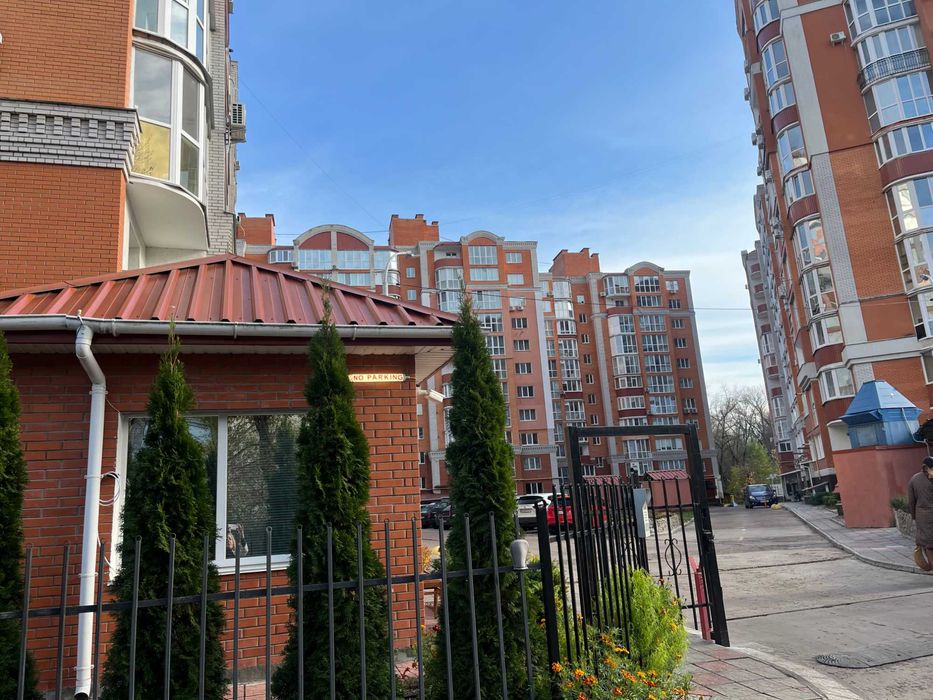 Статусна 2 квартира в локаціі біля річки - іпотека, Є відновленняYV