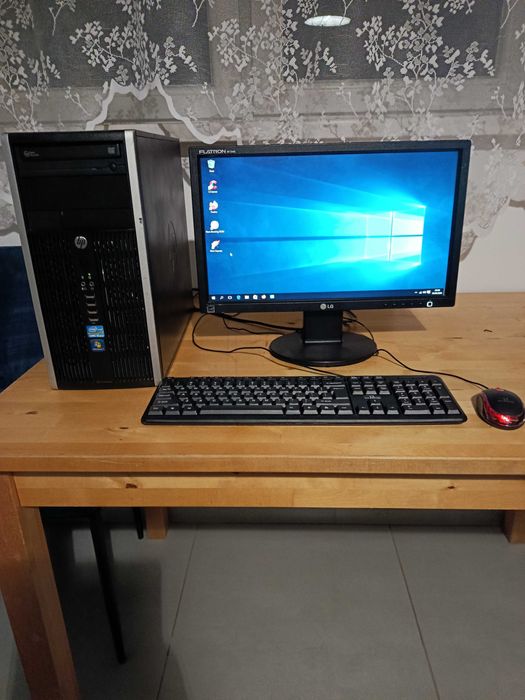 Komputer stacjonarny monitor klawiatura wifi