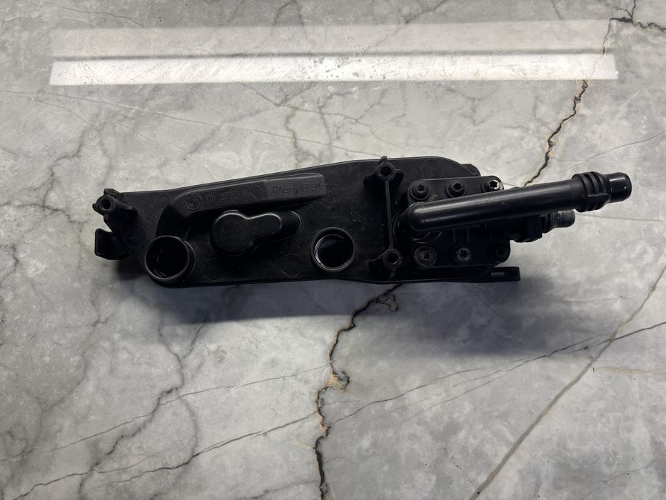 Корпус теплообмінника БМВ Е60 Е61 Термостата Термостату BMW E65