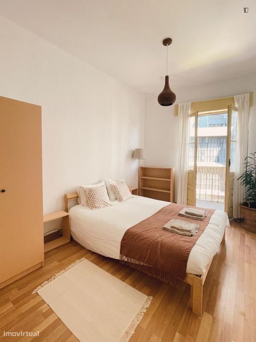 Quarto - localizado em Santo Ildefonso Porto