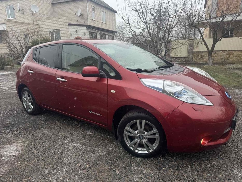 Nisan Leaf 2012 рік