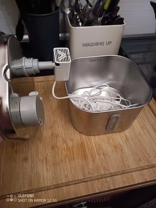 Fontanna dla kota z czujką