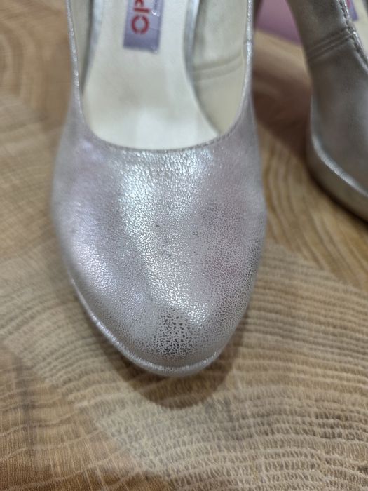 Buty srebrne na obcasie pełne Optimo 36