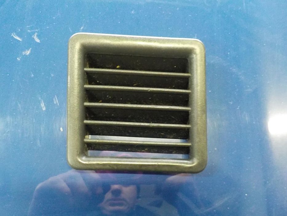 VW T4 90-95' SYNCRO 4x4 KRATKA WLOT ZDERZAKA PRZÓD