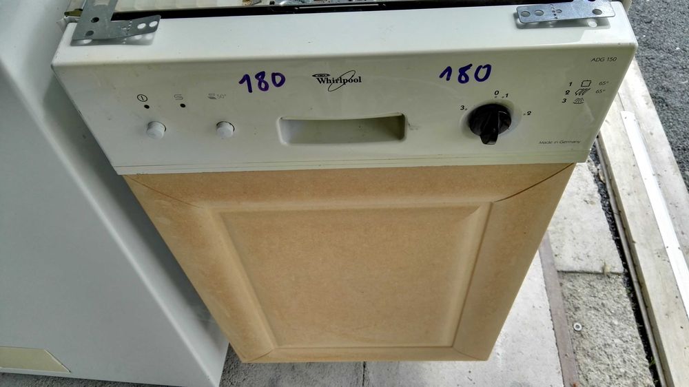 Wąska zmywarka do naczyń marki WHIRLPOOL