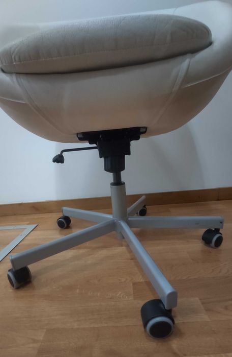 Cadeira de escritório SKRUVSTA (IKEA)
