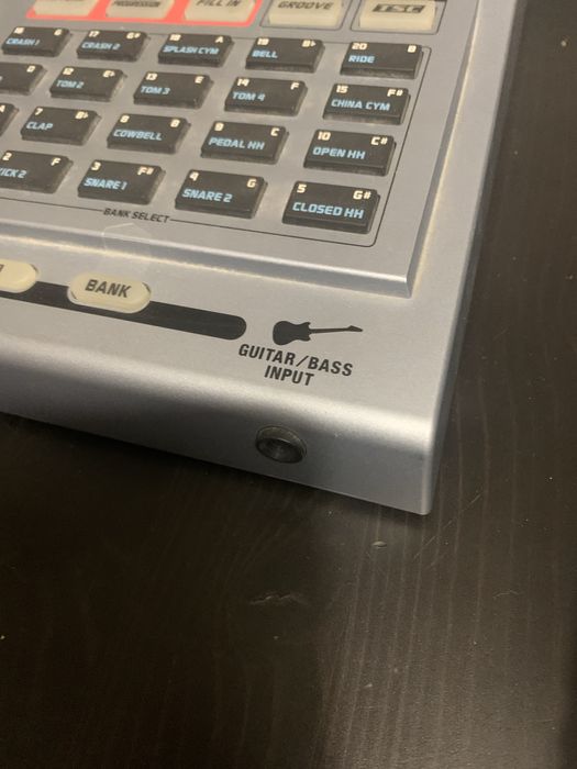 Caixa de ritmos / beats / efeitos BOSS Dr. Rhythm DR-880