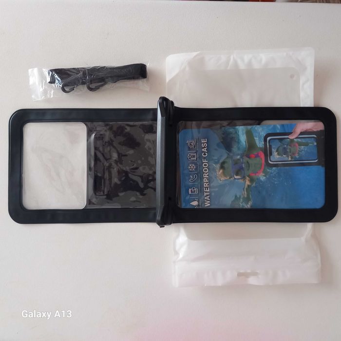 Bolsa plástica para telemóvel   ou ‘‘tablet’ de mulher