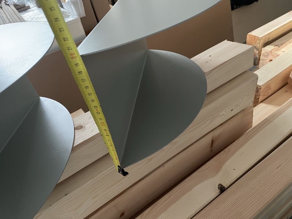 Półki nocne półokrągłe.