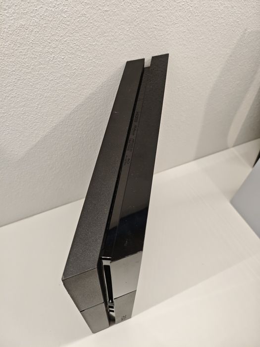 Consola PlayStation 4 com desbloqueio