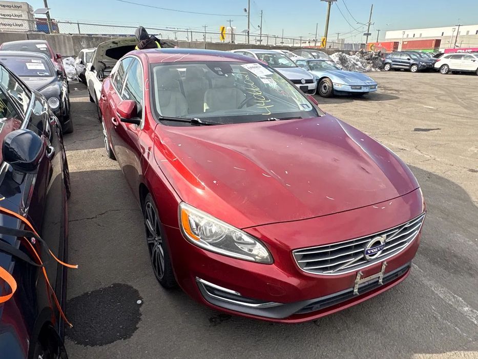 Volvo S60 Volvo S60 Inscription T5 Premier AWD – 2016 r. - sprowadzony z USA