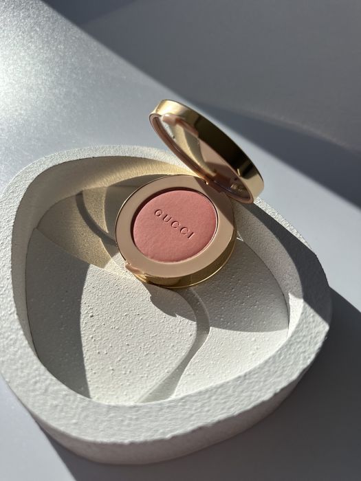 Оригінальні румʼяна Gucci