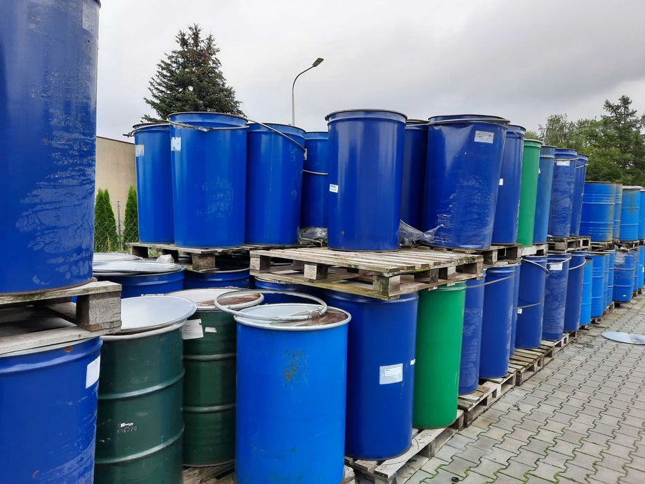 Zapasy i materiały - kartony, butelki, nakrętki, etykiety