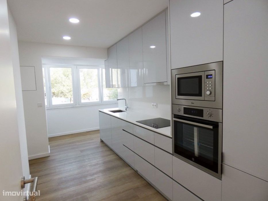 Apartamento T4 - Totalmente Remodelado