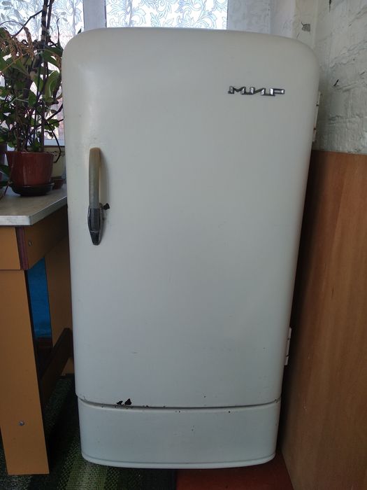 Продам ретро холодильник МИР