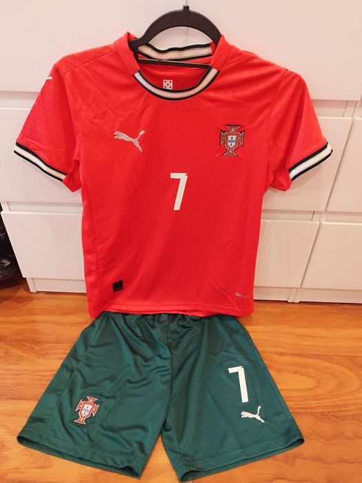 Equipamento criança Portugal CR7